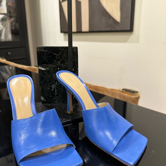 Bottega Veneta Vibrant Blue Heels - Picture 3 of 4